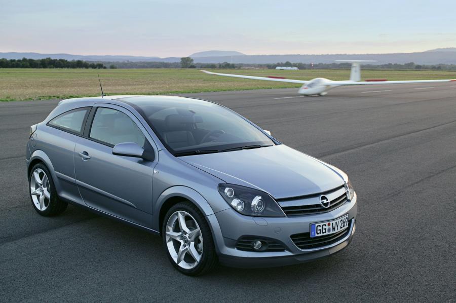  Opel Astra GTC 2005 года  (фото 123 из 212)